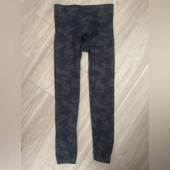 Spanx high waisted black and grey camoflauge army stretchy shapeware leggings - Picture 5 of 5